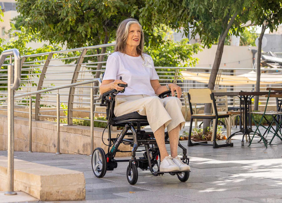 1800x1300_INDOOR-OUTDOOR-USE_1e493415-072f-4f40-91a8-18830f913ced_1.webp